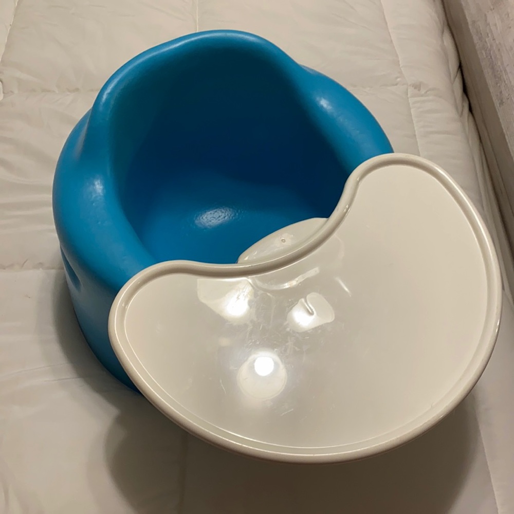 Bumbo seat with tray